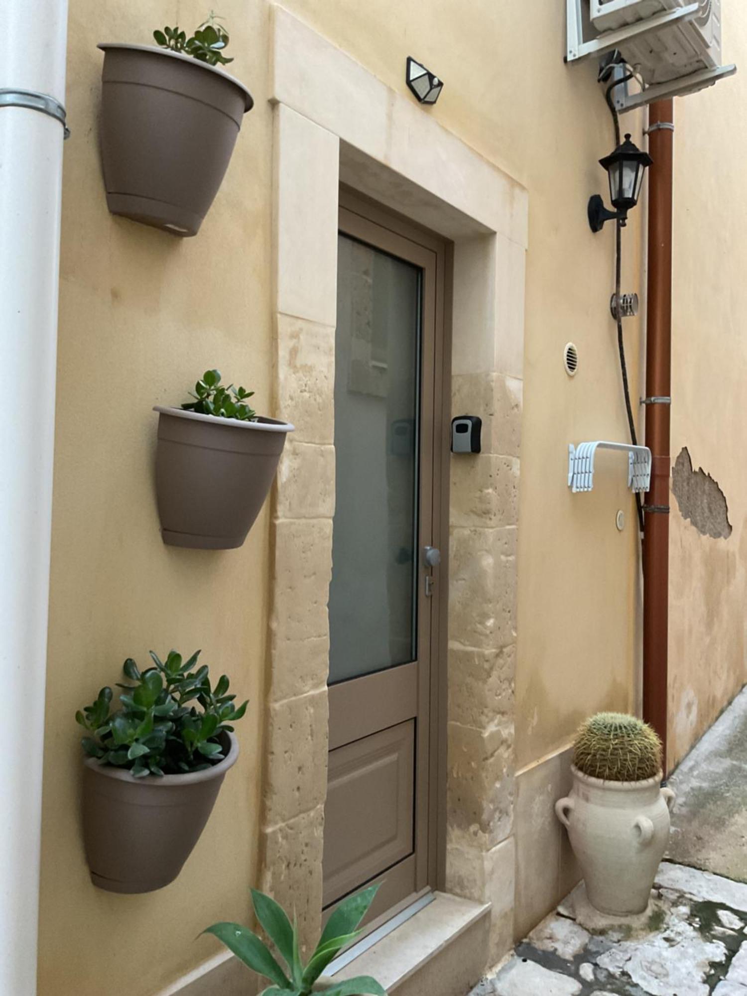 Rossaroll Holiday Houses Noto Exterior photo