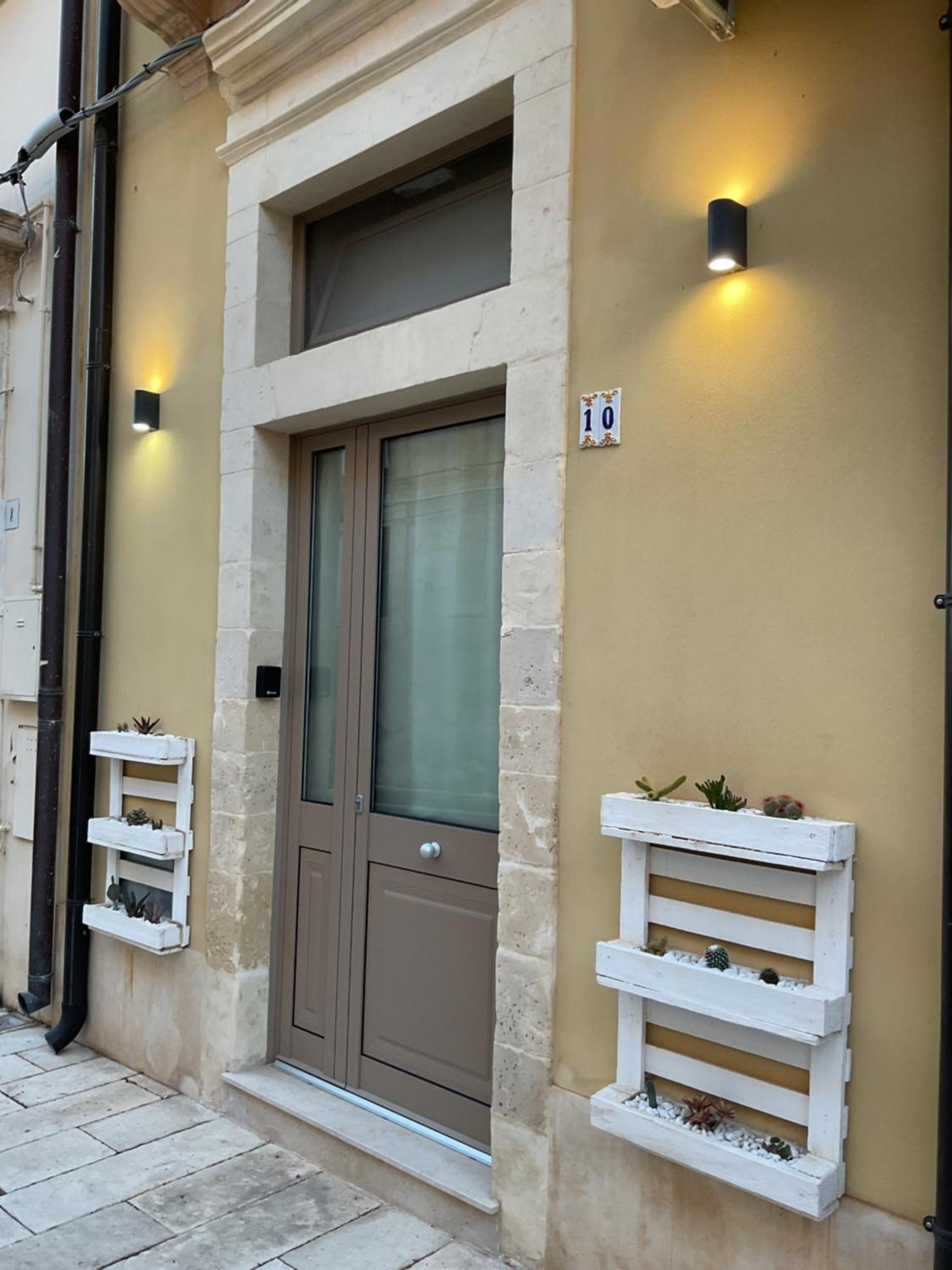 Rossaroll Holiday Houses Noto Exterior photo
